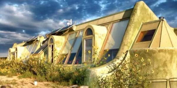 這個(gè)老炮兒建筑師讓難民住垃圾堆，卻贏得全世界尊重！